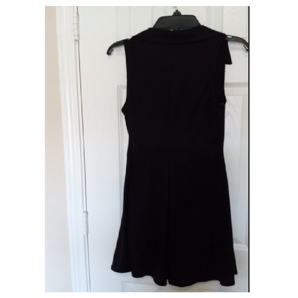 Sleeveless Black Midi V-neck with collar Size: Small - Picture 2 of 2
